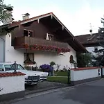 In Lot Space & Option Cooking & Terrace - 9 Km From A8 Highway & Superfast Self Checkin Homestay szállás Bruckmühl