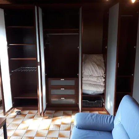 Quarto em Acomodações Particulares Karl-stieler-str. One In A 2 ; Lot Space *