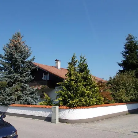 Проживание в семье In Lot Space & Option Cooking & Breakfast Self Service & Terrace - 9 Km From A8 Highway & Superfast Self Checkin *