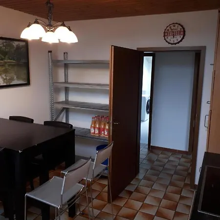 Quarto em Acomodações Particulares Karl-stieler-str. One In A 2 ; Lot Space Bruckmühl