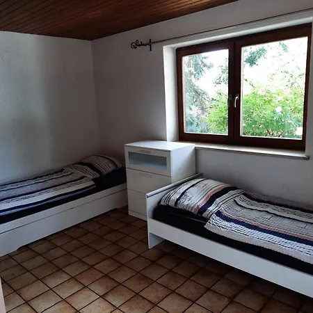 Homestay szállás In Lot Space & Option Cooking & Terrace - 9 Km From A8 Highway & Superfast Self Checkin Bruckmühl