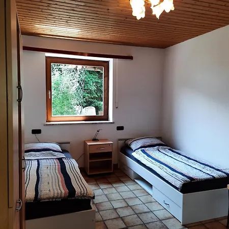 Ubytování v soukromí In Lot Space & Option Cooking & Terrace - 9 Km From A8 Highway & Superfast Self Checkin *